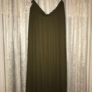 Uniqlo pleated maxi skirt in olive green